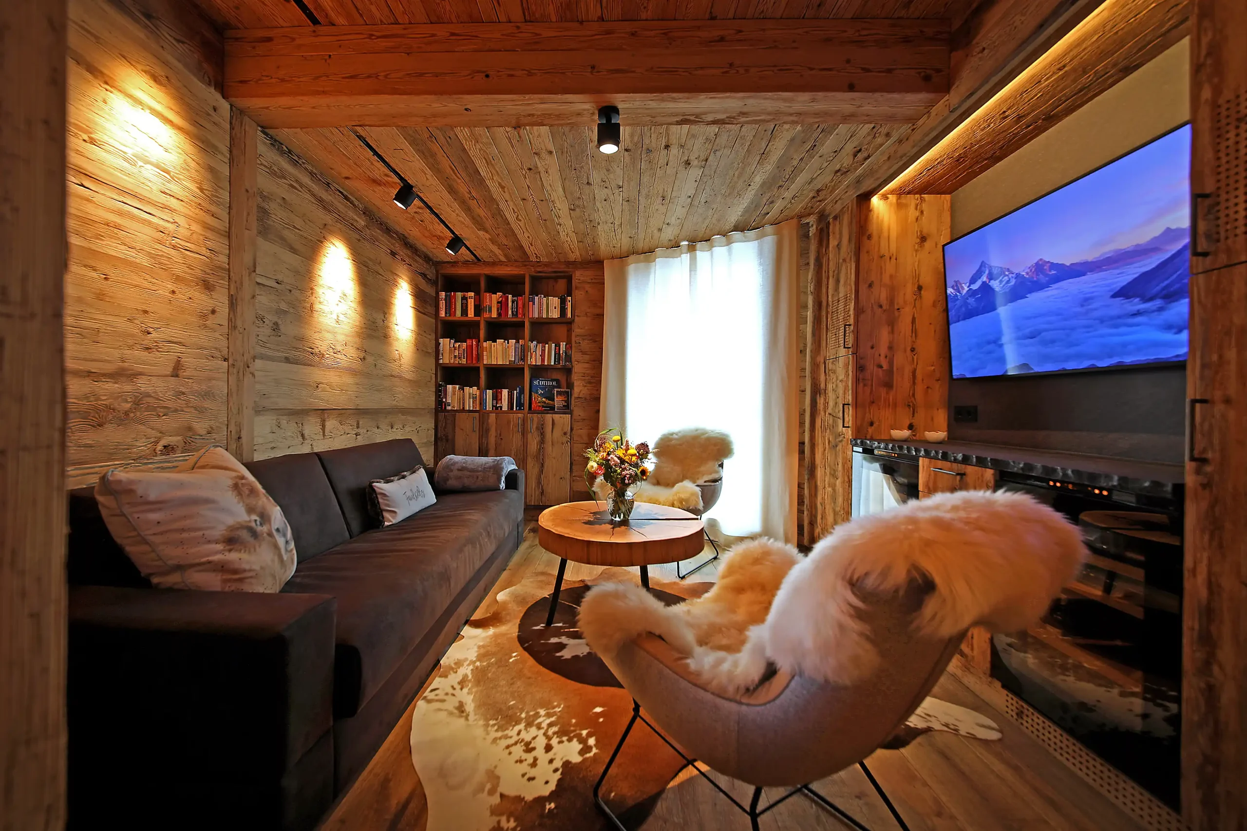 Hütten Lounge im Chalet O mit Schlafsofa und TV