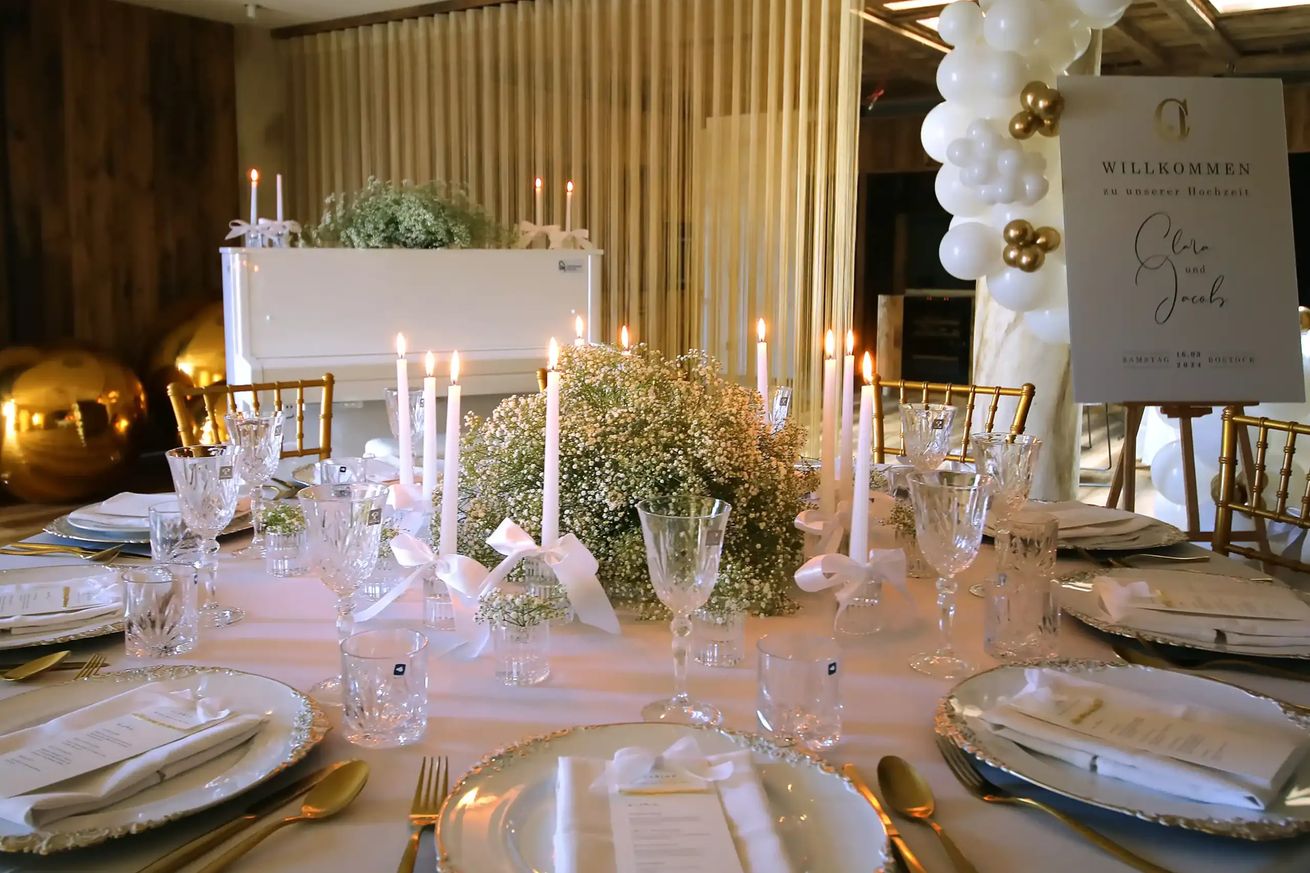 Gedeckter Tisch im Dining Bereich