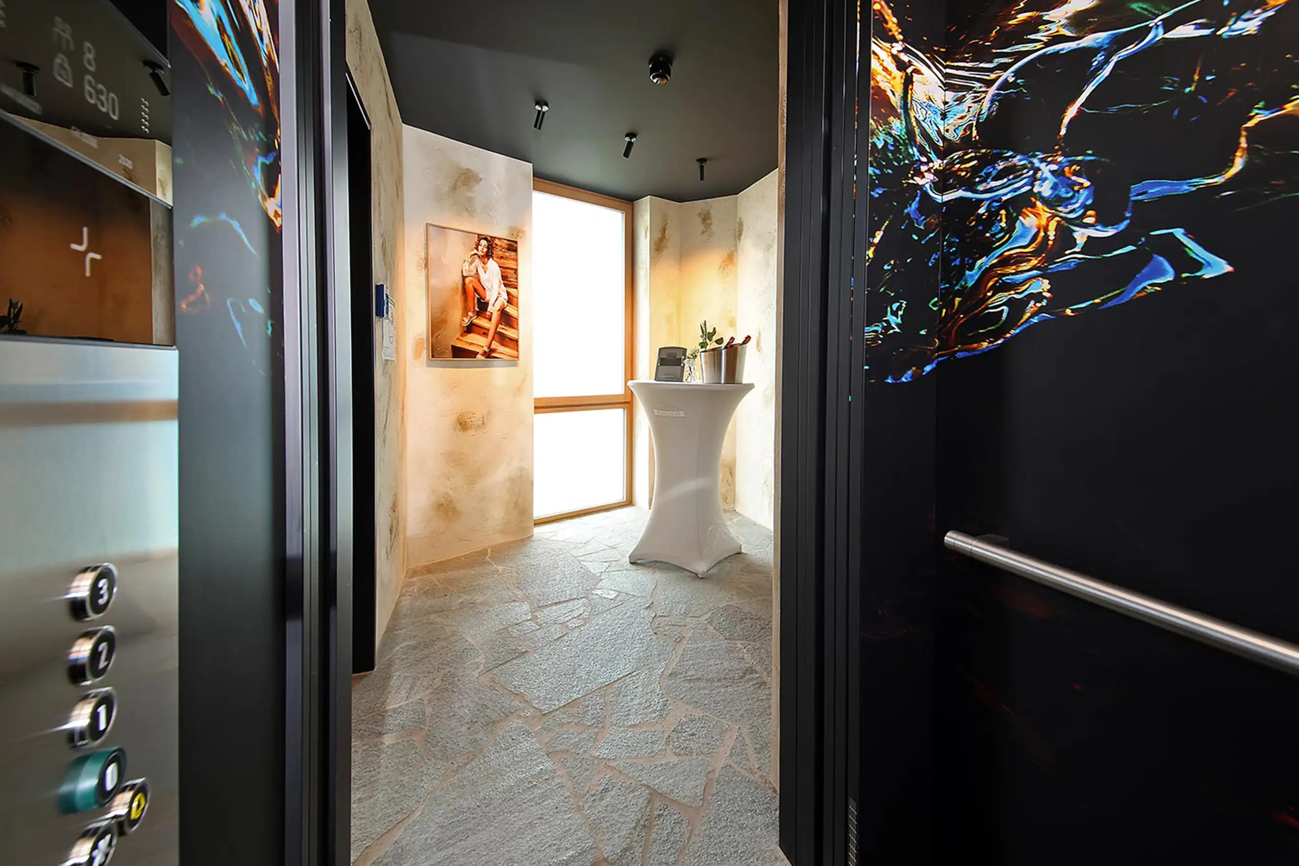 Chalet O Entree mit Stehtisch