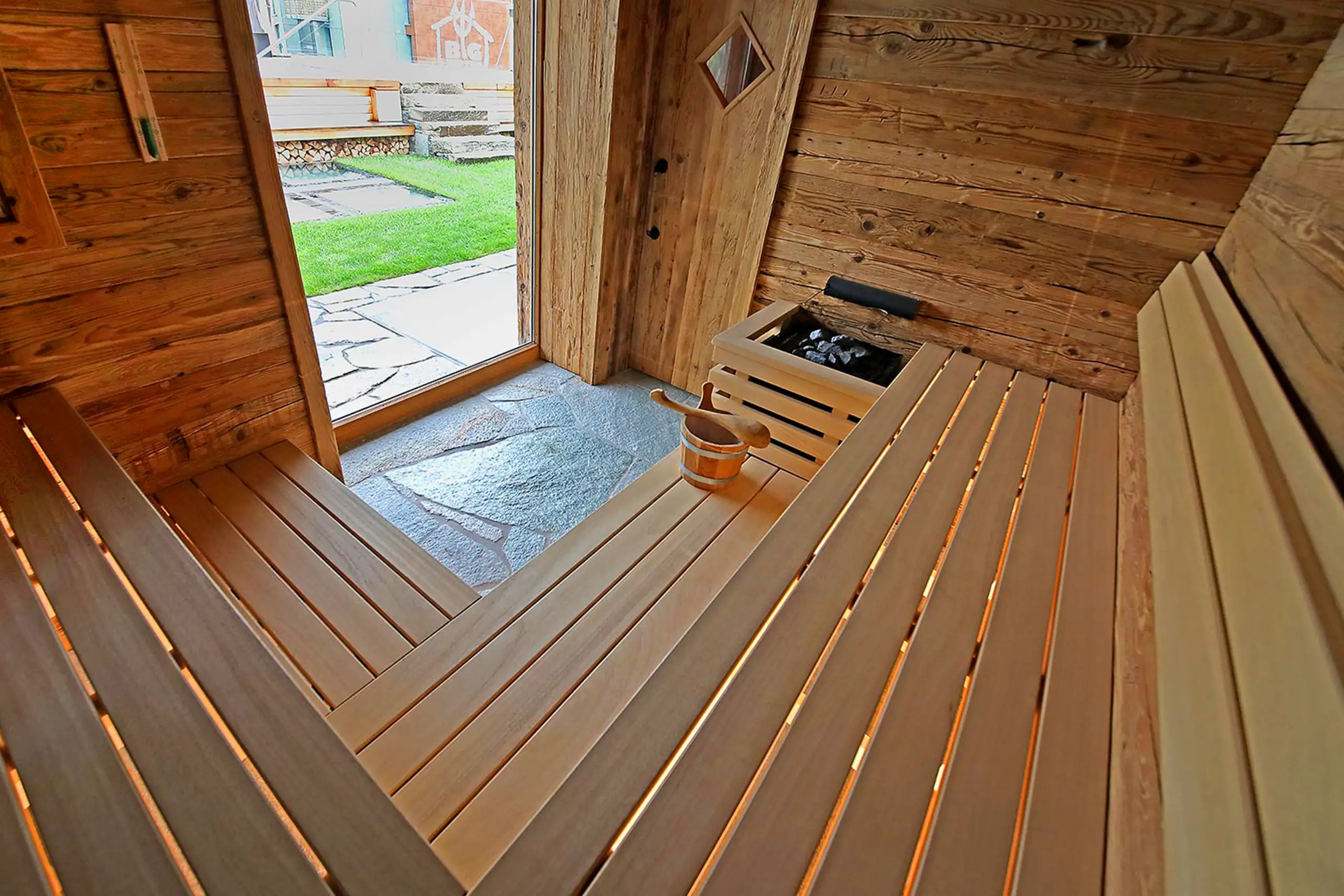 Sauna mit Blick auf den Garten
