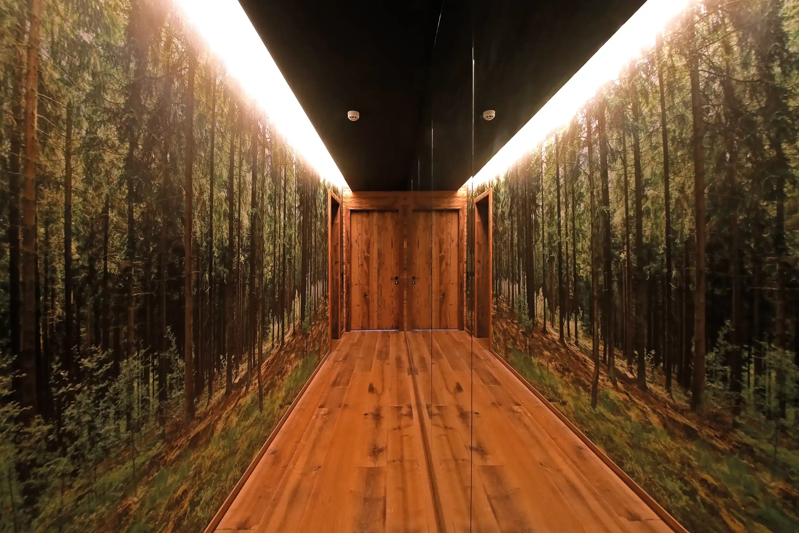 Gang vom Willkommens- und Buffetbereich