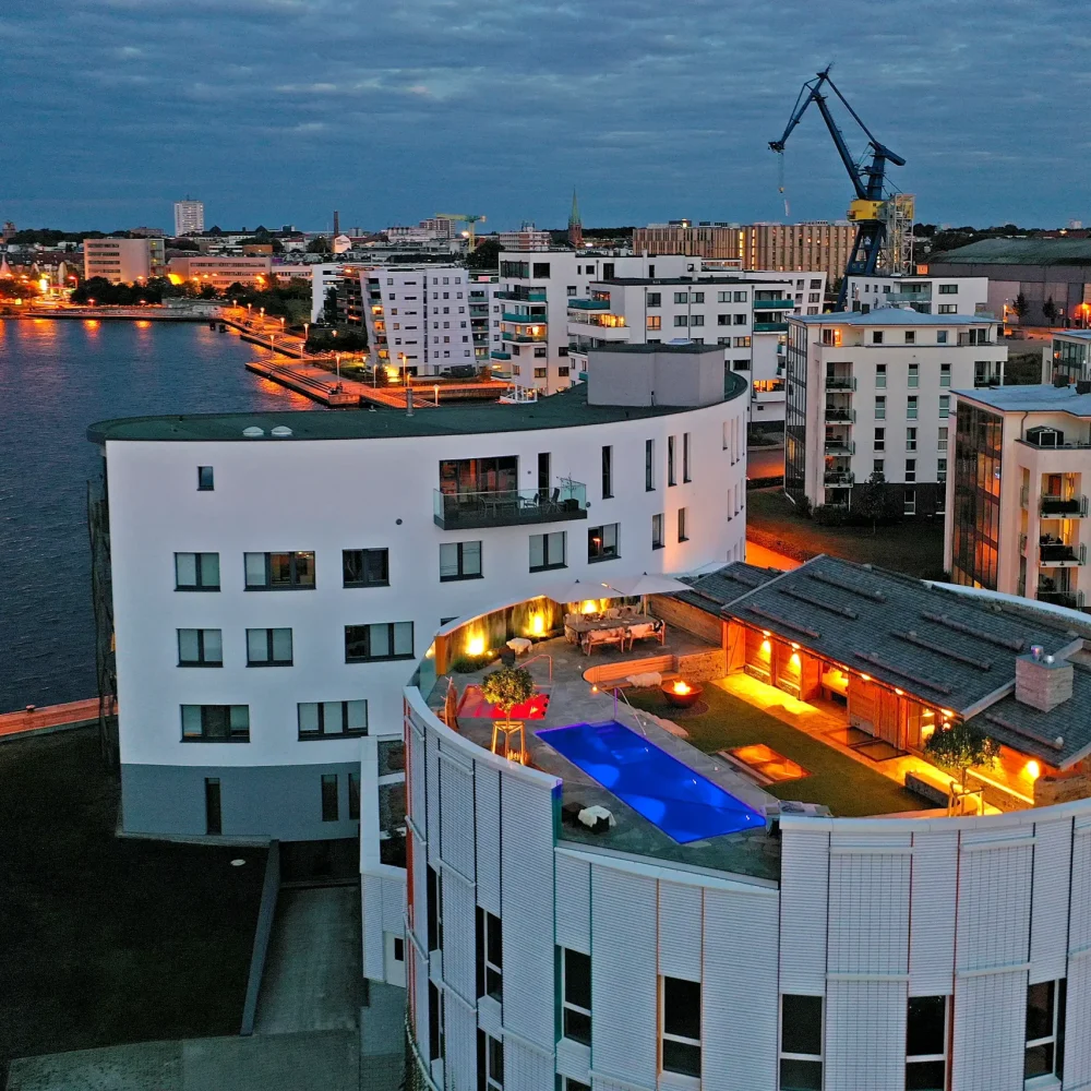 Chalet O Drohnenaufnahme mit der Warnow Rostock