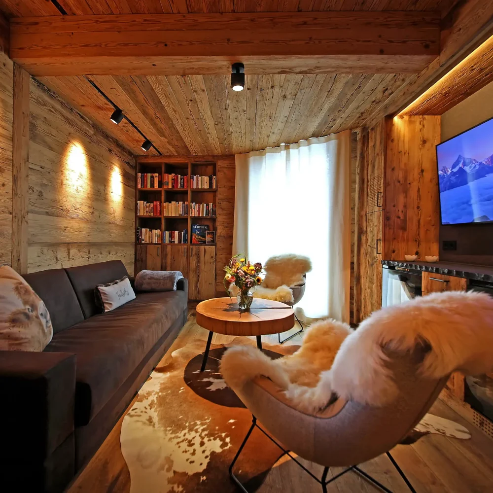 Hütten Lounge im Chalet O mit Schlafsofa und TV