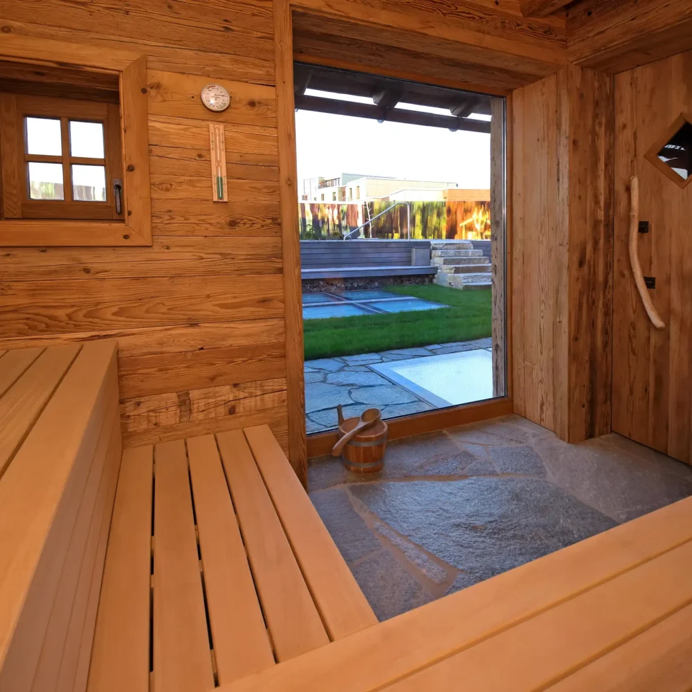 Chalet O Blick aus der Saune auf die Dachterrasse