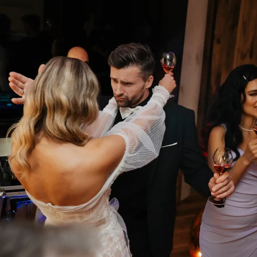 Tanzen im Versanstaltungsraum des Chalet O