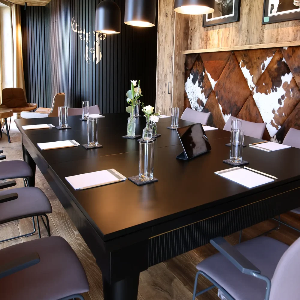 Vertrauliche Verhandlungen im Chalet O