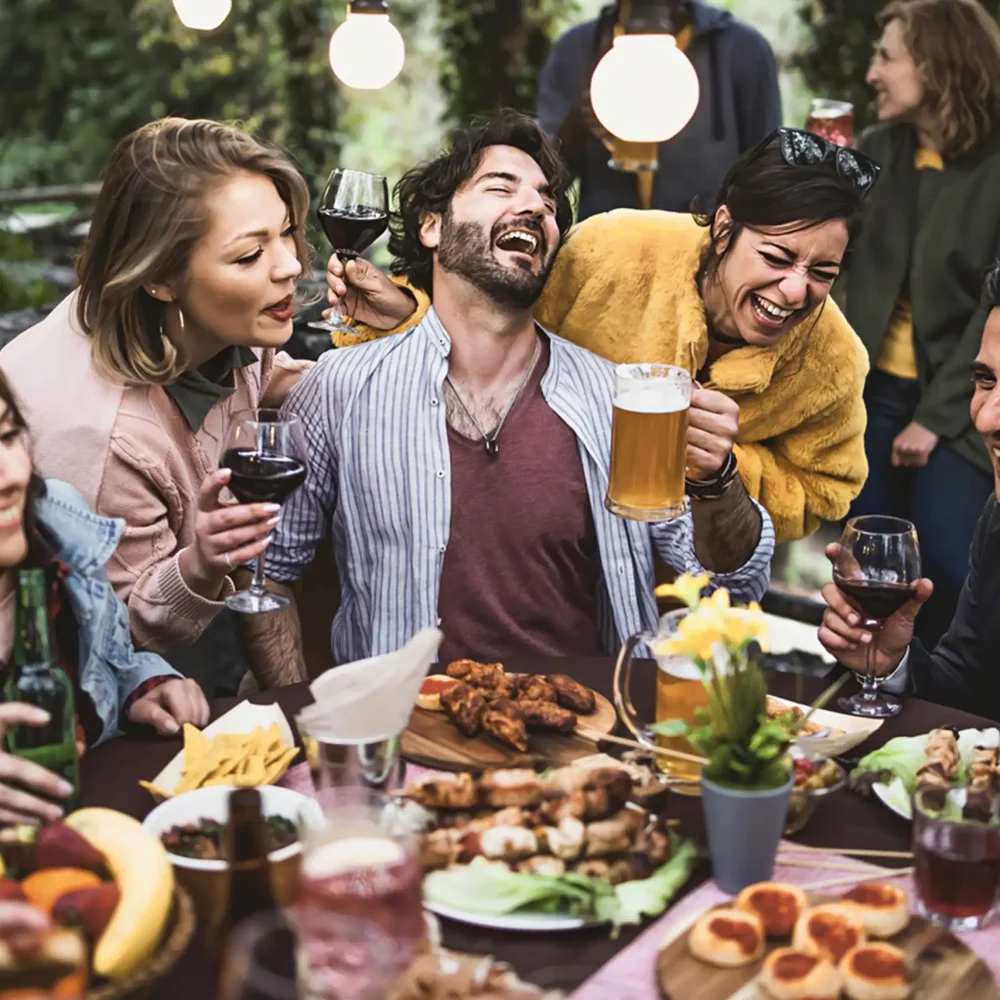 Geselliger Hüttenabend mit Freunden im Chalet O